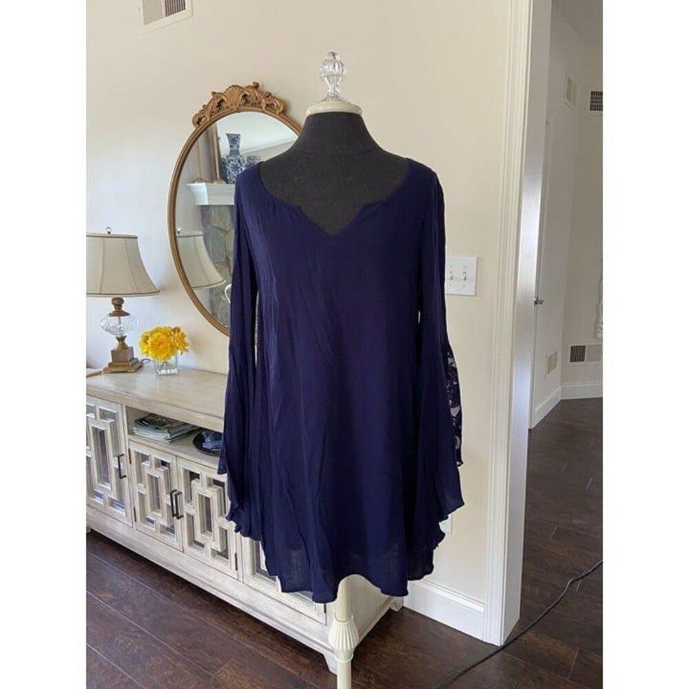 Navy blue flowy top (Size small)